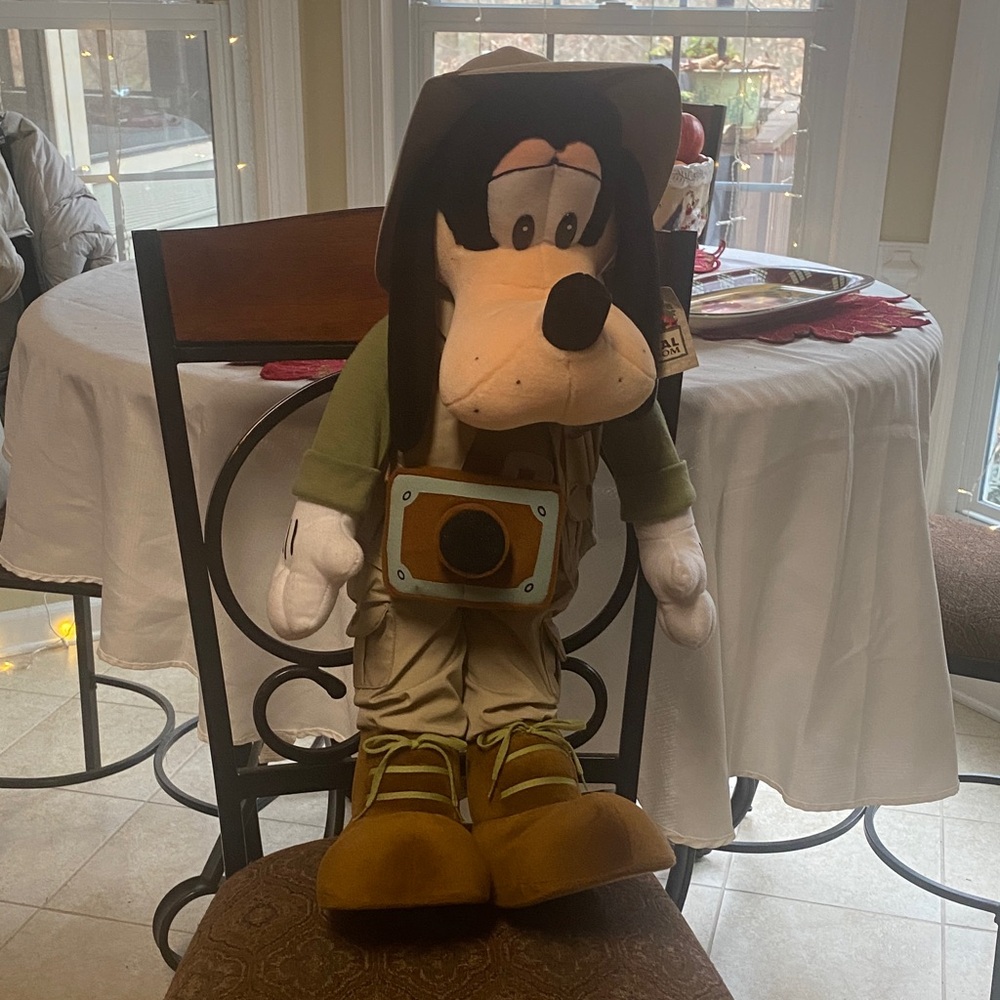 Walt Disney World Vintage Animal Kingdom Safari Goofy Plush w/ Camera 26" Jumbo